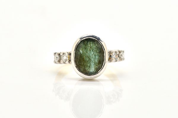 AN 18CT GOLD AND PLATINUM, EMERALD AND DIAMOND RING