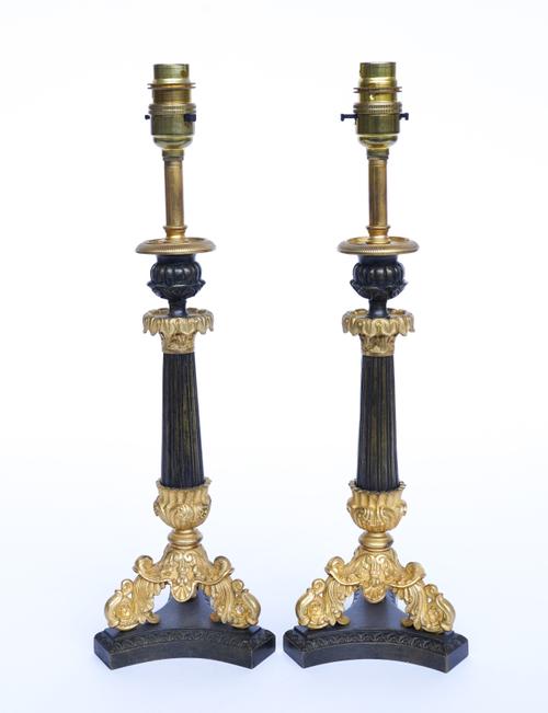 A PAIR OF RESTAURATION STYLE GILT AND BRONZE PATINATED METAL TABLE LAMPS (2)