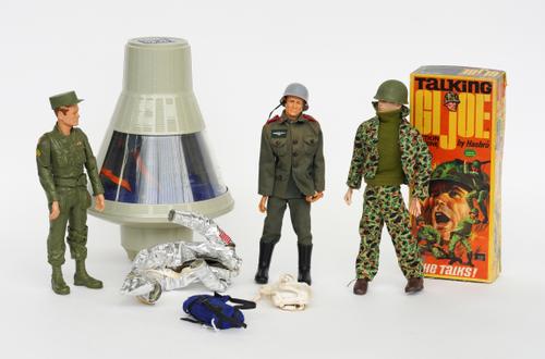 VINTAGE ACTION MAN SPACE CAPSULE AND SPACE SUIT WITH ACCESSORIES