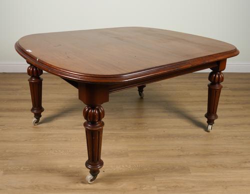 A VICTORIAN MAHOGANY EXTENDING DINING TABLE