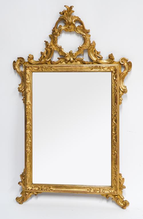 A LATE 19TH CENTURY ITALIAN GILT FRAMED MIRROR WITH VACANT CARTOUCHE CREST