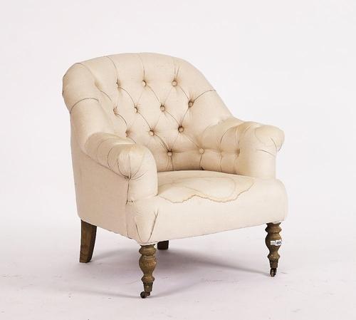 A 20TH CENTURY BUTTON-BACK EASY ARMCHAIR