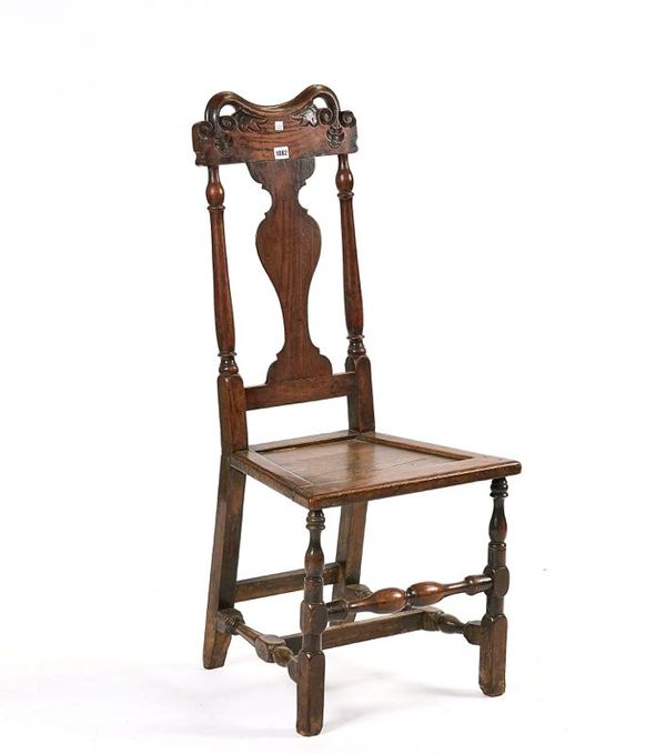 AN EARLY 18TH CENTURY JOINT OAK VASE BACK SIDE CHAIR