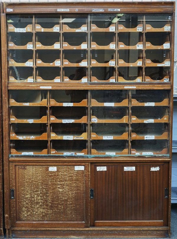 ARSH HAMILTON GLASGOW; A MID-20TH CENTURY MAHOGANY HABERDASHERY CABINET