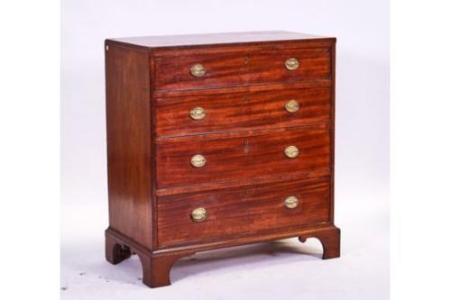 A GEORGE III MAHOGANY CHEST