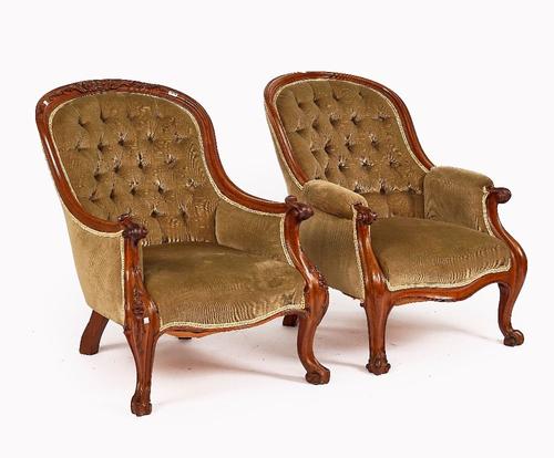 A NEAR PAIR OF VICTORIAN MAHOGANY FRAMED TUB BACK EASY ARMCHAIRS (2)