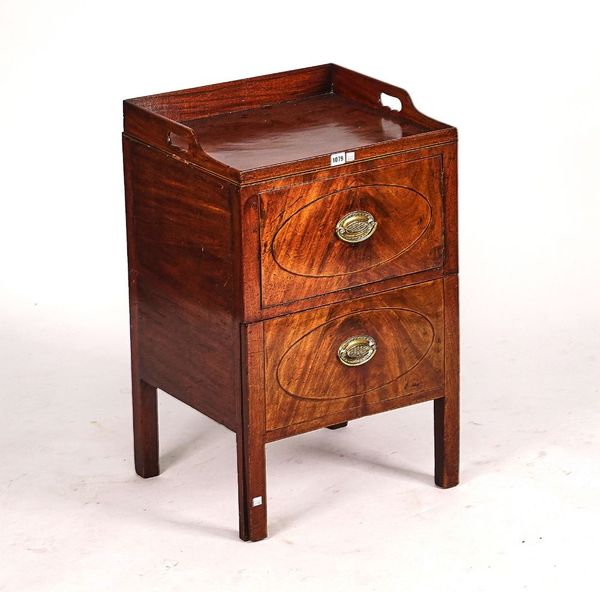 A GEORGE III MAHOGANY TRAY TOP NIGHT COMMODE