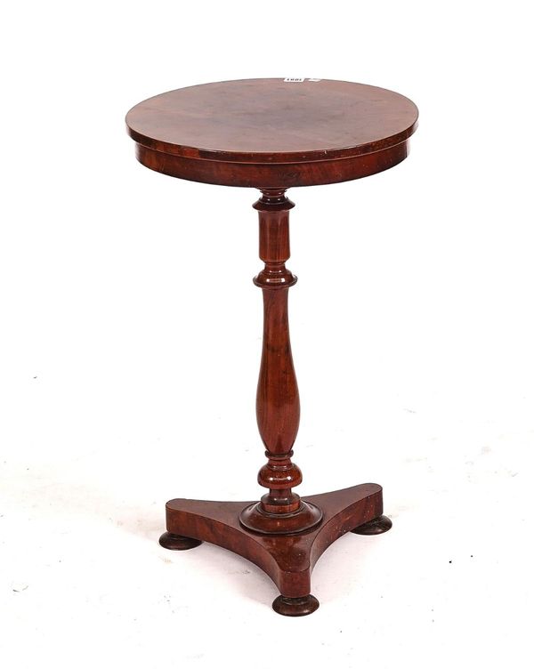 A REGENCY CIRCULAR MAHOGANY OCCASIONAL TABLE