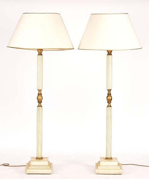 A PAIR OF 20TH CENTURY PARCEL GILT AND CREAM PAINTED STANDARD LAMPS (2)