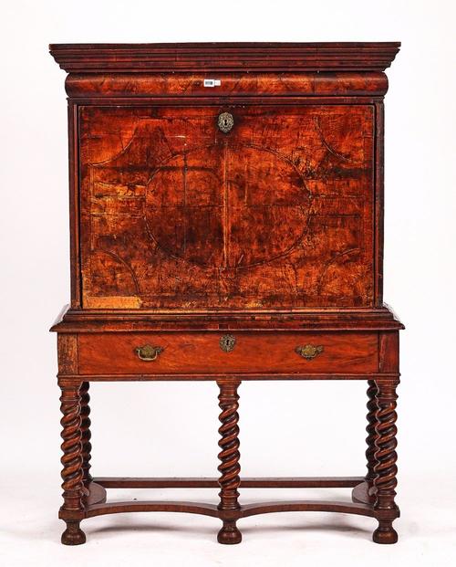 AN EARLY 18TH CENTURY FIGURED WALNUT AND FEATHER BANDED ESCRITOIRE ON STAND