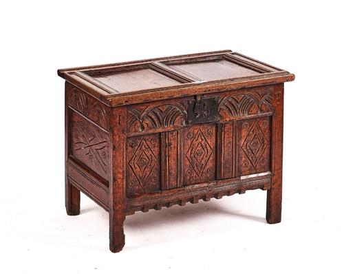 A SMALL 17TH CENTURY AND LATER OAK COFFER