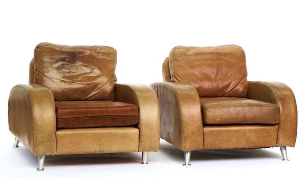 A PAIR OF ART DECO STYLE BROWN LEATHER UPHOLSTERED EASY ARMCHAIRS