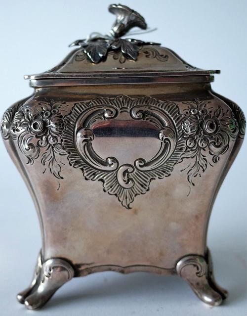 A VICTORIAN SILVER TEA CADDY