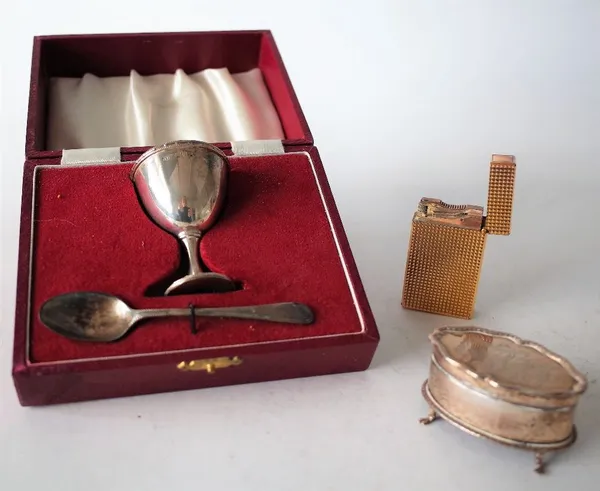 A SILVER TRINKET BOX AND TWO FURTHER ITEMS (3)