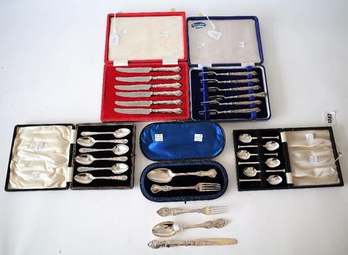 A VICTORIAN SILVER THREE PIECE CHRISTENING SET, AND FIVE FURTHER ITEMS (6)