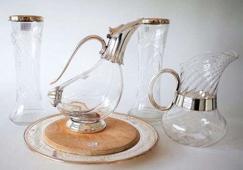 A PAIR OF SILVER RIMMED GLASS VASES AND FURTHER ITEMS (5)