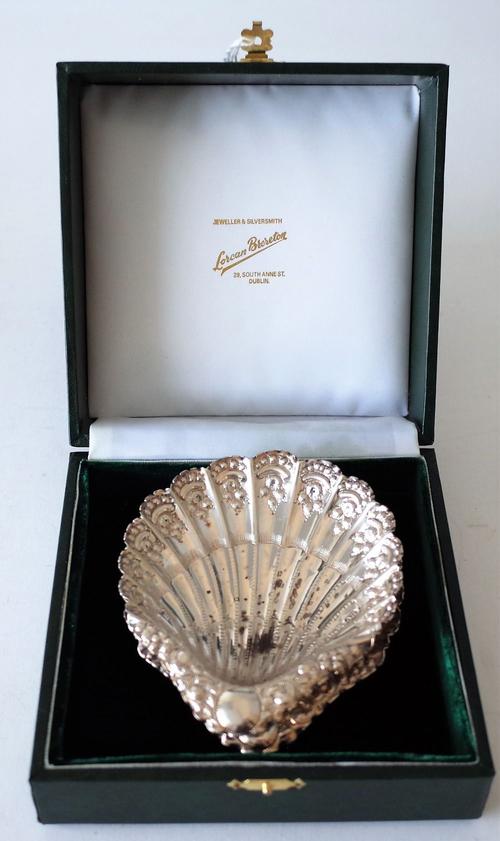 A PAIR OF LATE VICTORIAN SILVER BUTTER SHELLS