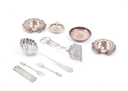 A GROUP OF FOREIGN WARES (9)