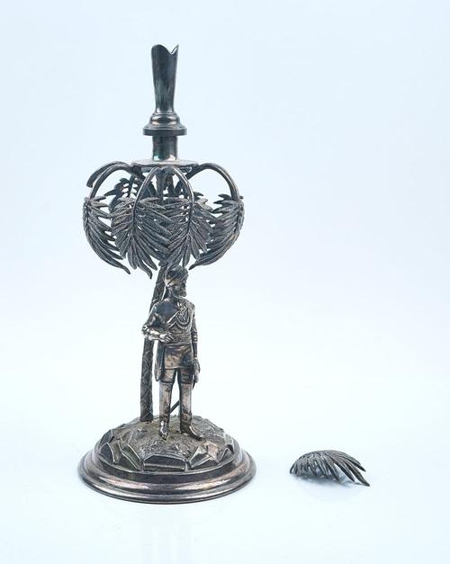 A PLATED TABLE CENTREPIECE STAND