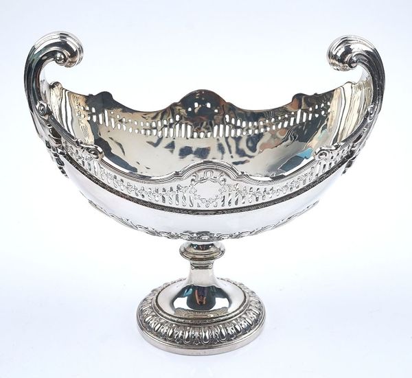 A SILVER BOAT SHAPED CENTREPIECE BOWL