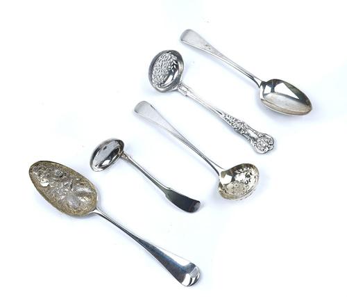 FIVE ITEMS OF SILVER FLATWARE (5)