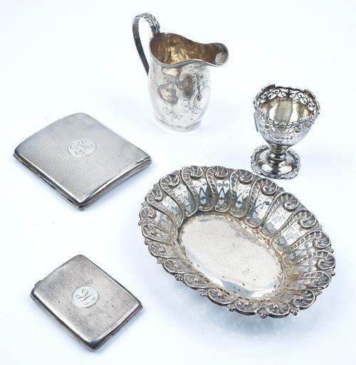 A SILVER CREAM JUG AND FOUR FURTHER ITEMS OF SILVER (5)