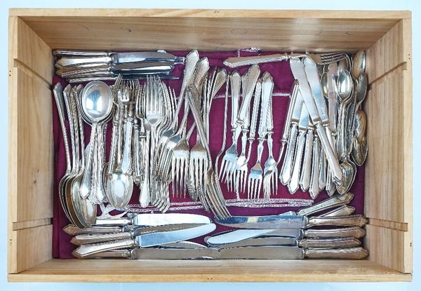 A SILVER PART CANTEEN OF TABLE FLATWARE (QTY)