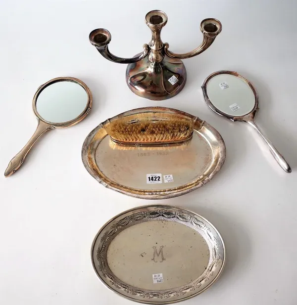 A GROUP OF SIX SILVER AND EUROPEAN WARES (6)