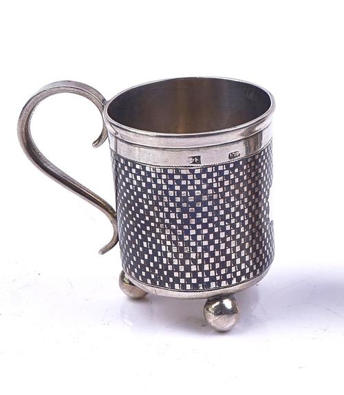 A SMALL RUSSIAN MUG AND A GEM SET TOT (2)