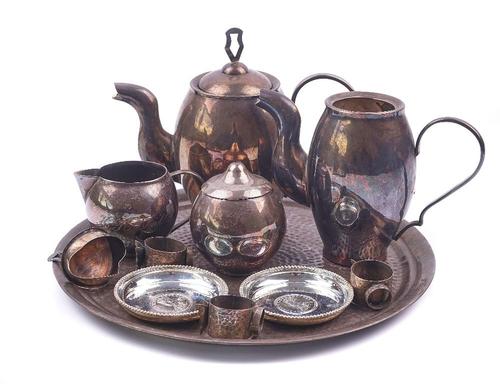 A COLLECTION OF FOREIGN WARES (10)