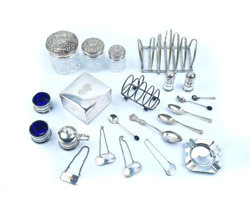 THREE SILVER LIDDED FACETED GLASS JARS AND FURTHER SILVER AND PLATED WARES  (21)