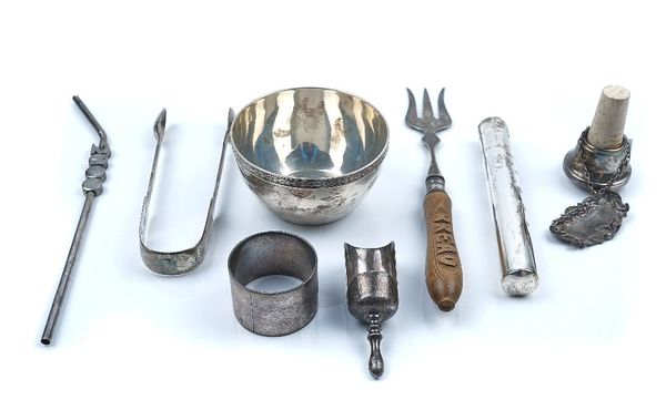 A GROUP OF SILVER AND SILVER MOUNTED WARES (9)