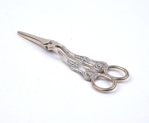 A WILLIAM IV PAIR OF SILVER GRAPE SCISSORS