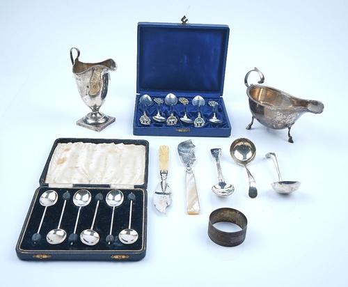 A SILVER SAUCEBOAT AND FURTHER MOSTLY SILVER ITEMS (10)