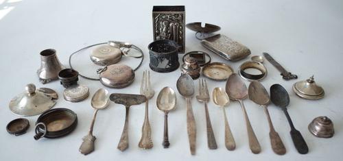 A SILVER RECTANGULAR CIGARETTE CASE AND FURTHER SILVER (36)