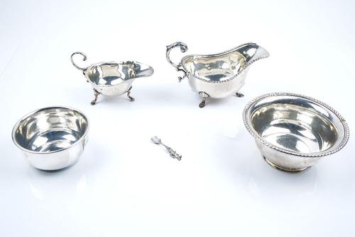 A GROUP OF MOSTLY STERLING WARES (5)