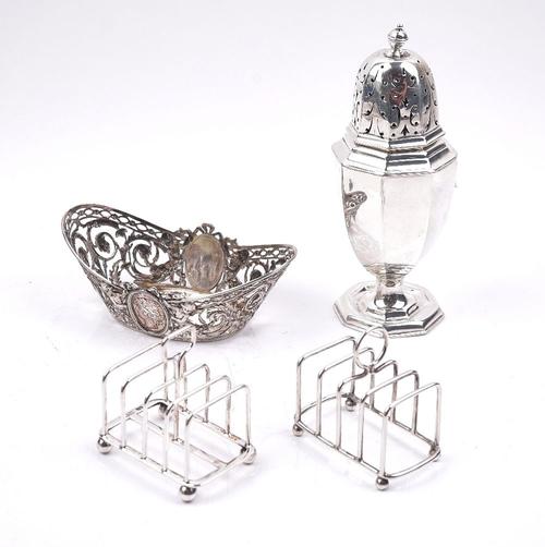 A SILVER SUGAR CASTER AND THREE FURTHER ITEMS (4)