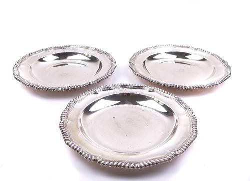 THREE SILVER PLATES AND A PAIR OF SILVER BOWLS (5)