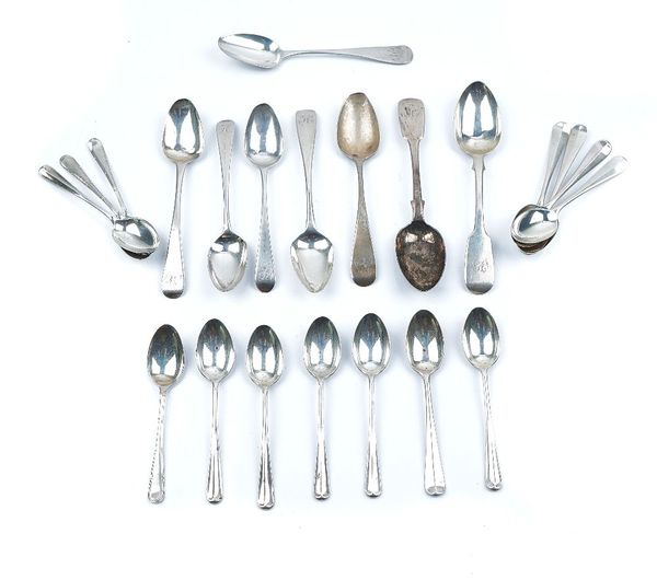 A GROUP OF SILVER TEA AND COFFEE SPOONS (11)