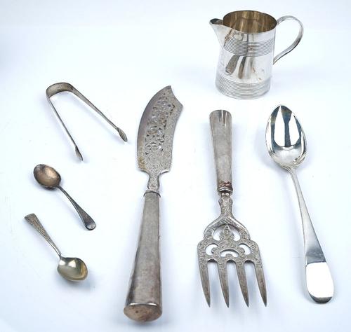 A PAIR OF VICTORIAN SILVER FISH SERVERS AND FOUR FURTHER ITEMS (5)