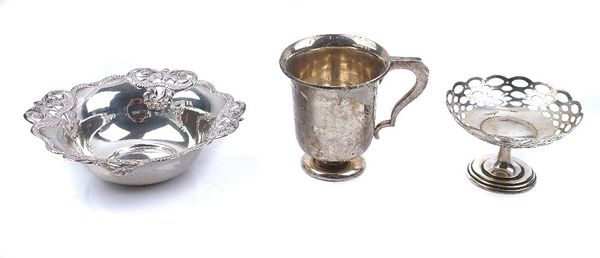 A SILVER CHRISTENING MUG AND TWO FURTHER ITEMS (3)