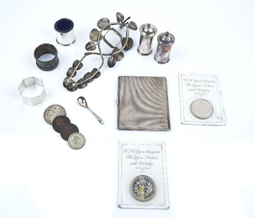 A SILVER RECTANGULAR CIGARETTE CASE AND FURTHER ITEMS  (19)