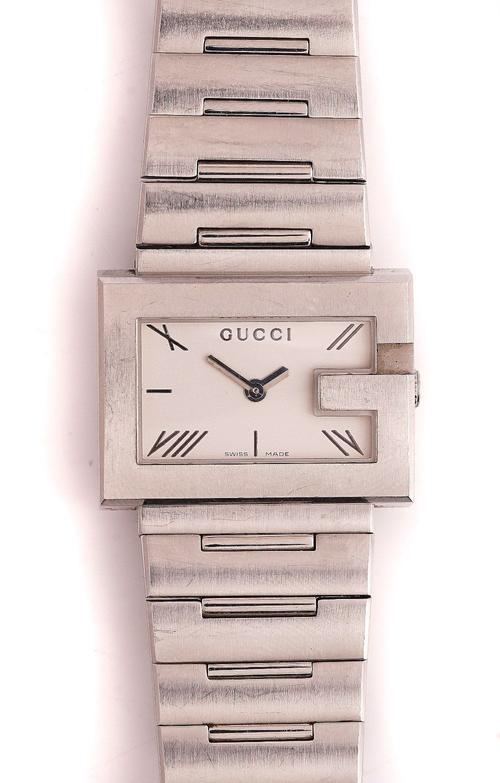 A GUCCI STAINLESS STEEL CASED BRACELET WRISTWATCH