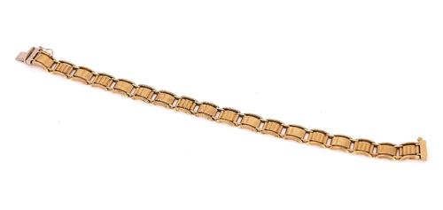 A 9CT TWO COLOUR GOLD BRACELET