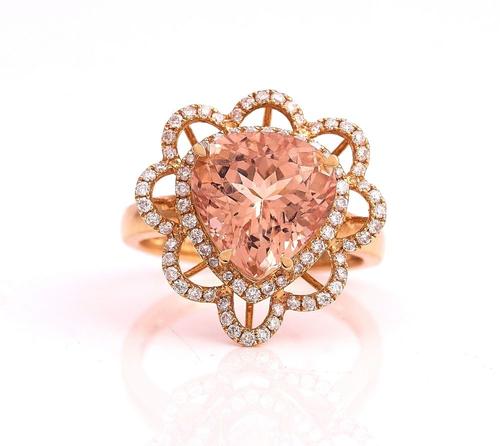 AN 18CT ROSE GOLD, MORGANITE AND DIAMOND RING