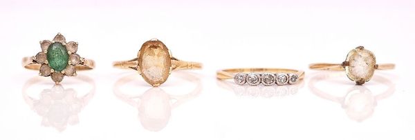 A GOLD AND PLATINUM DIAMOND SET FIVE STONE RING AND THREE FURTHER GOLD AND GEM SET RINGS (4)