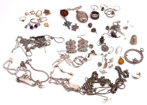 A 9CT GOLD AND TIGER'S EYE PENDANT AND FURTHER JEWELLERY  (QTY)