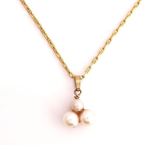 A GOLD AND CULTURED PEARL PENDANT WITH A 9CT GOLD NECKCHAIN (2)