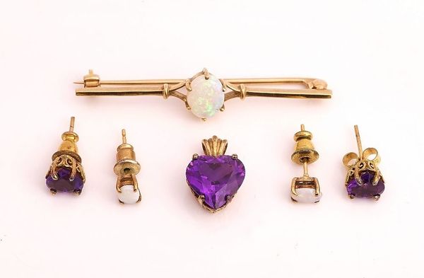 A 9CT GOLD BAR BROOCH, CLAW SET WITH AN OVAL OPAL AND THREE FURTHER ITEMS (4)
