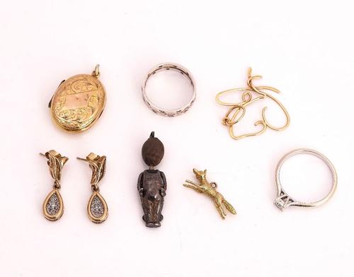 A 9CT WHITE GOLD AND DIAMOND SINGLE STONE RING AND SIX FURTHER ITEMS (7)